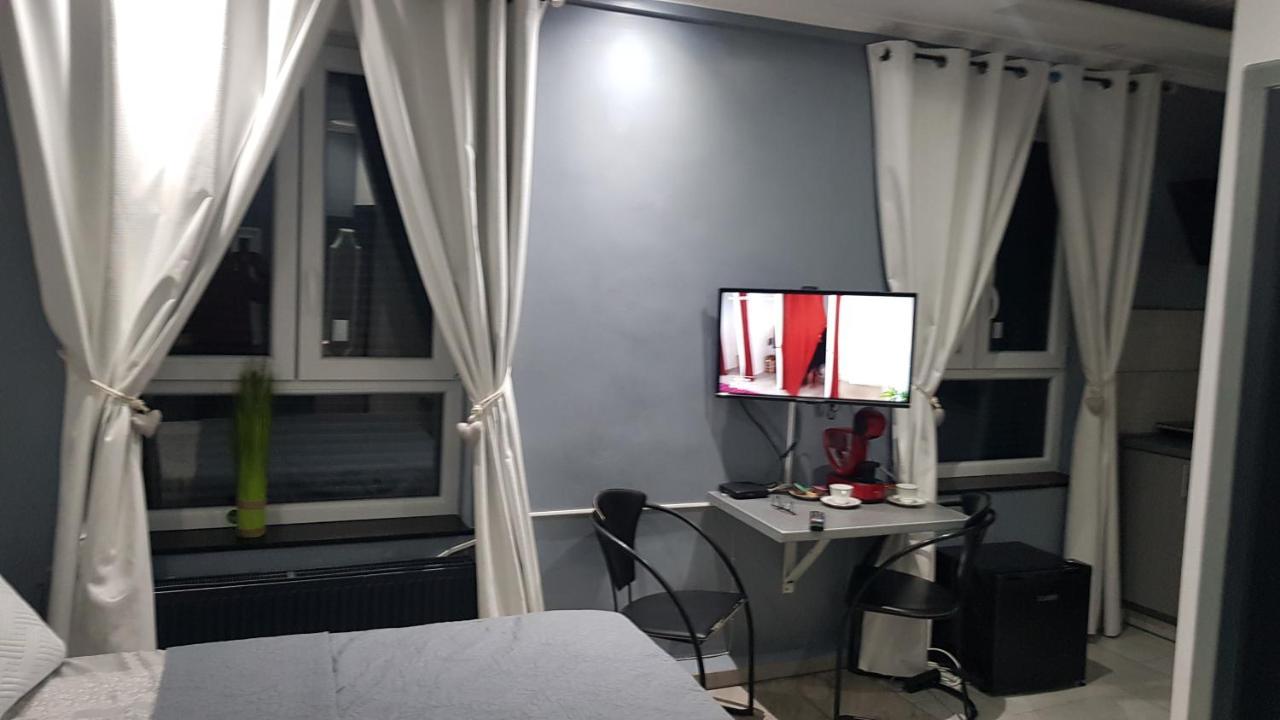 Апартаменты Le Petit Luxembourg Монтиньи-сюр-Самбр Экстерьер фото